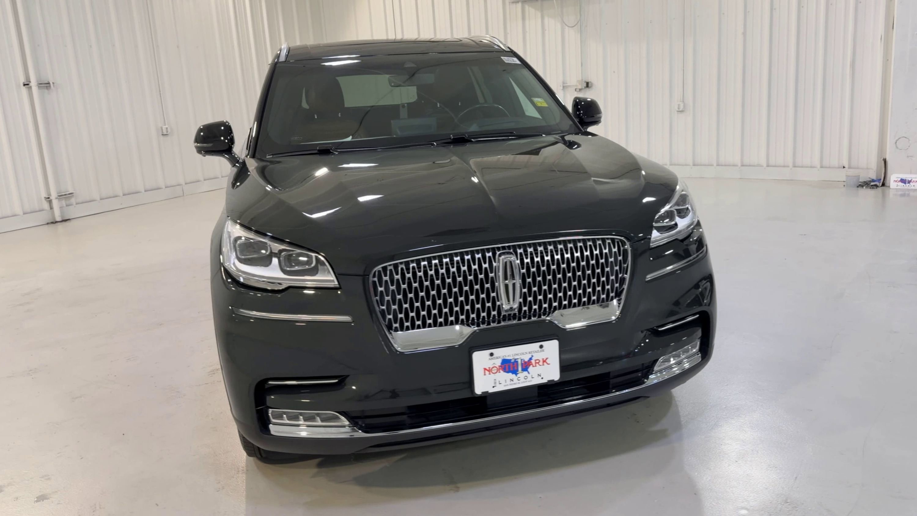 Used 2023 Lincoln Aviator Reserve w/ Equipment Group 201A RWD image 4