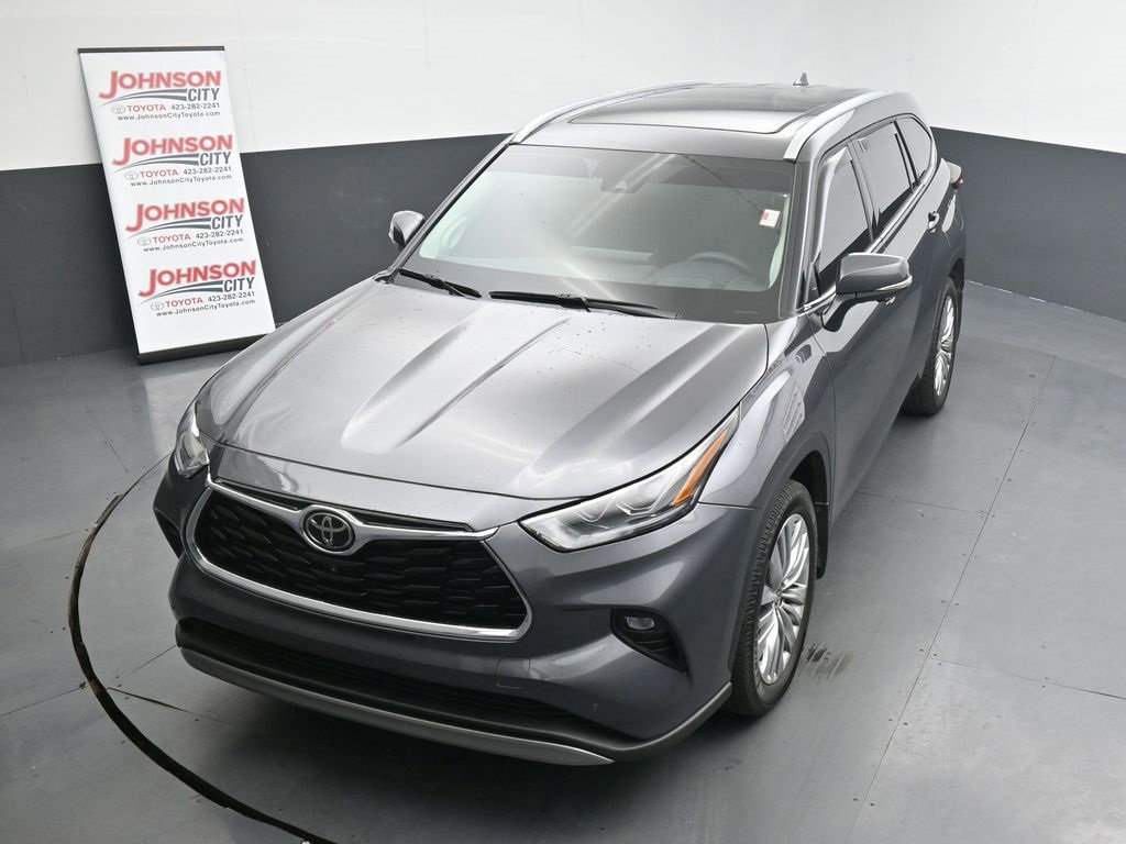 Used 2025 Toyota Highlander Platinum image 12