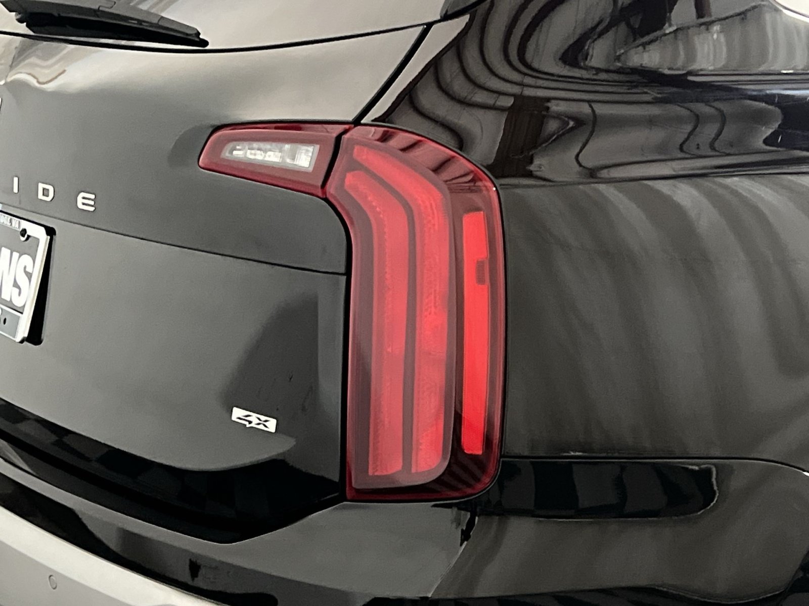 Used 2024 Kia Telluride LX AWD/4WD image 14