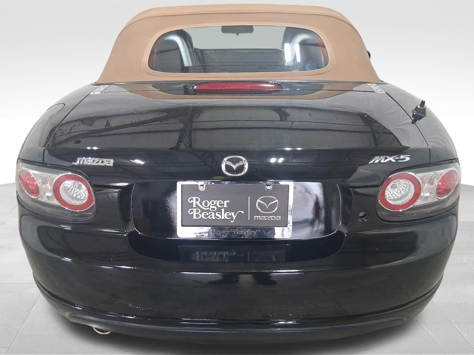 Used 2006 MAZDA MX-5 Miata Grand Touring RWD image 6