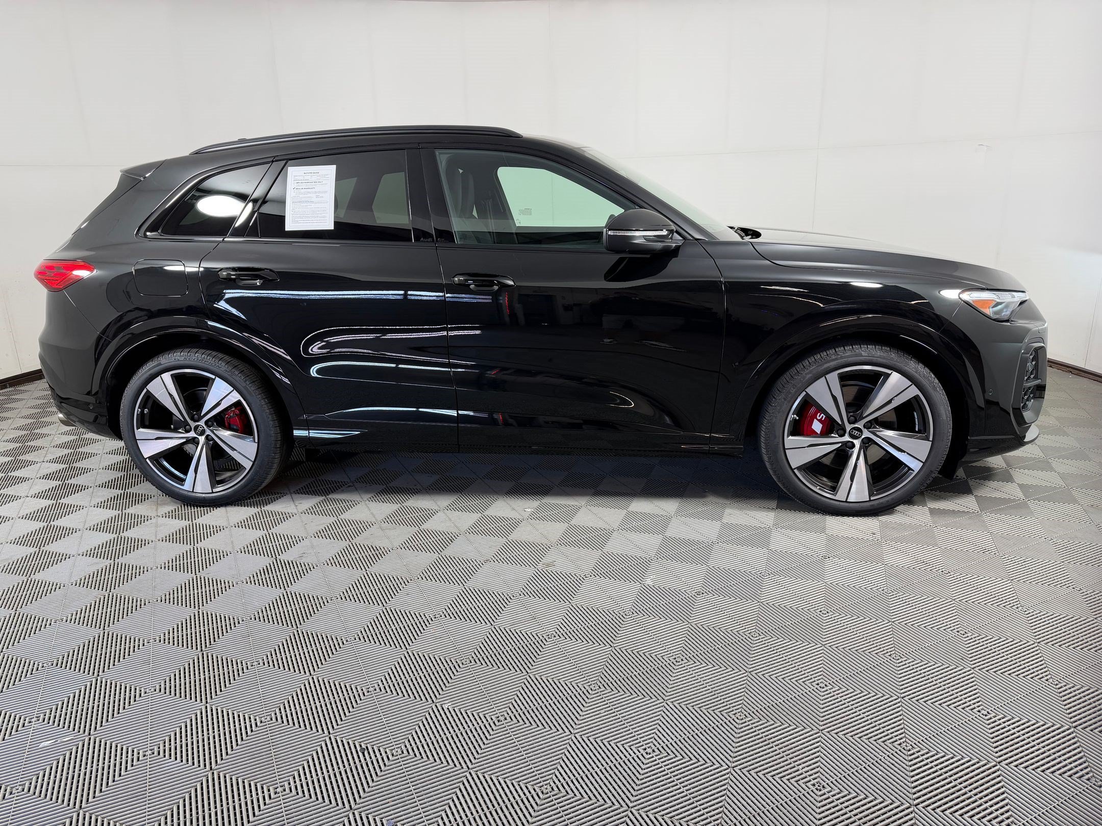Certified 2025 Audi SQ5 Premium Plus AWD/4WD image 8
