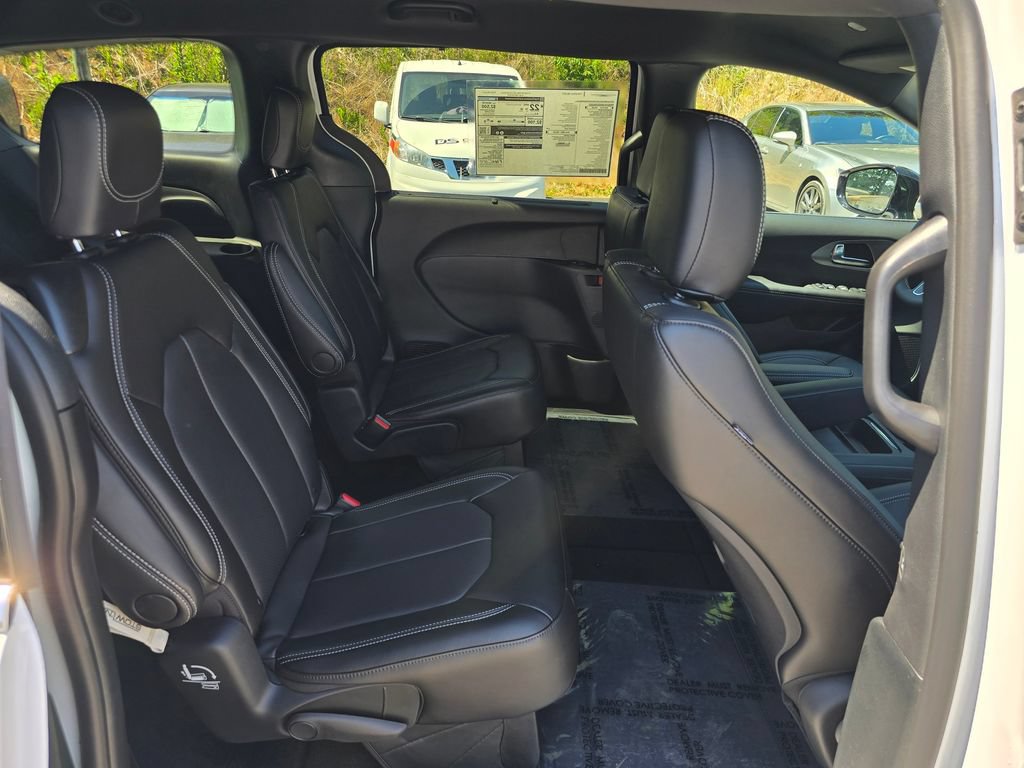 New 2027 Chrysler Pacifica Select FWD image 20