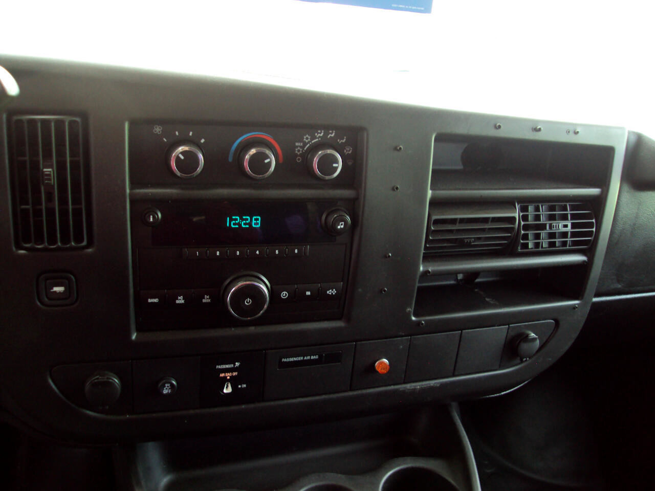 Used 2012 Chevrolet Express 2500 image 18