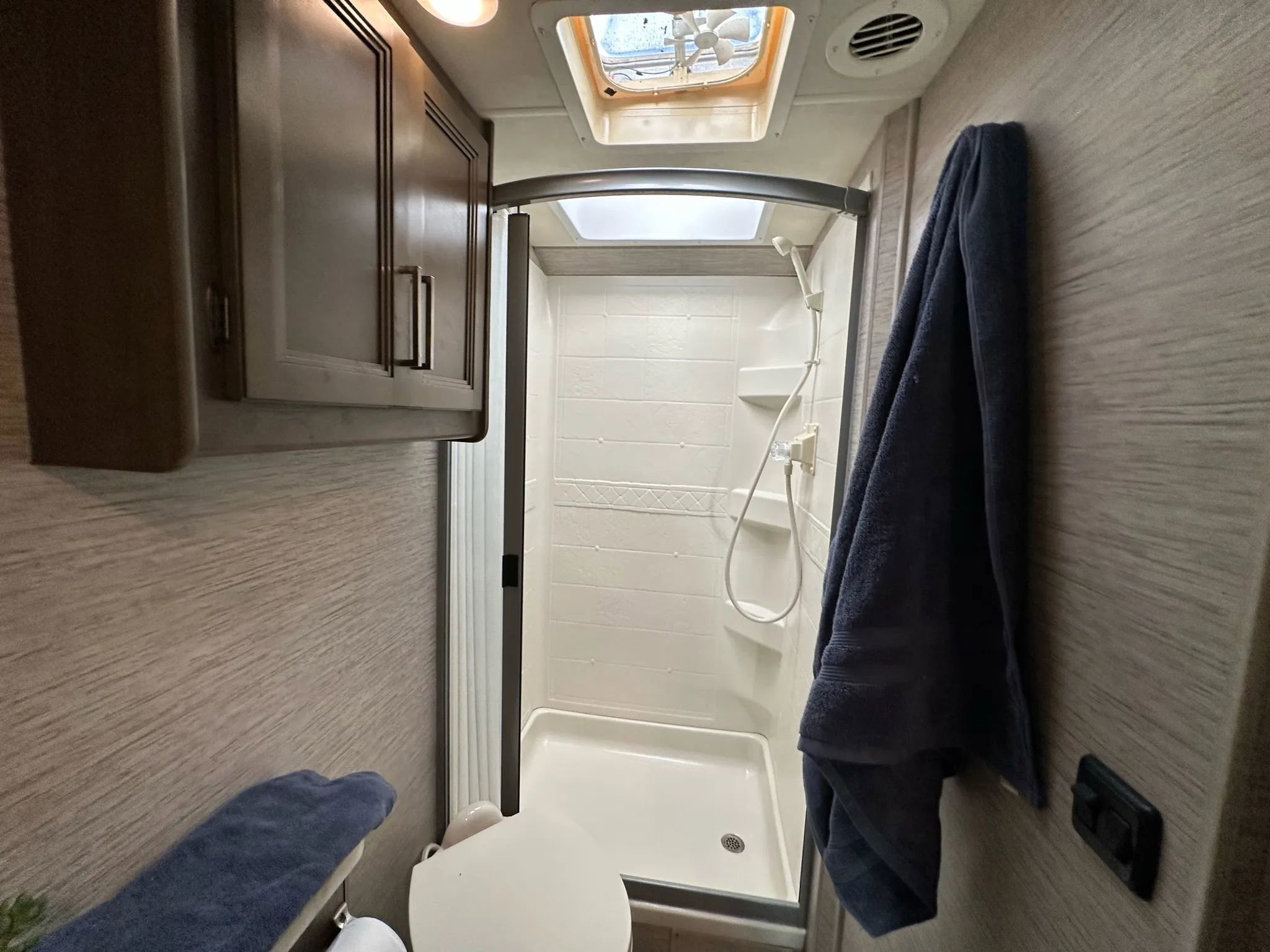 Used 2021 Ford E-450 and Econoline 450 Super Duty w/ Motorhome Prep Package image 57