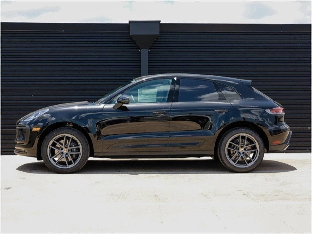 Certified 2025 Porsche Macan AWD/4WD image 2