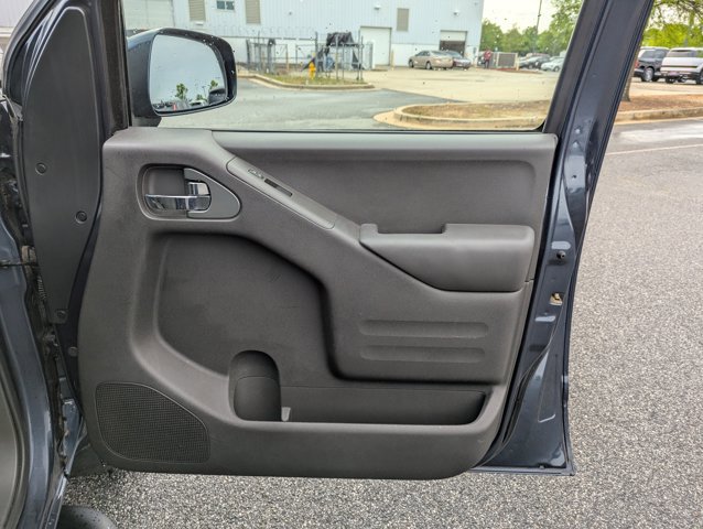 Used 2015 Nissan Frontier PRO-4X AWD/4WD image 25