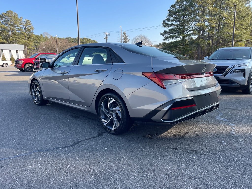 Certified 2025 Hyundai Elantra SEL w/ Cargo Package image 7