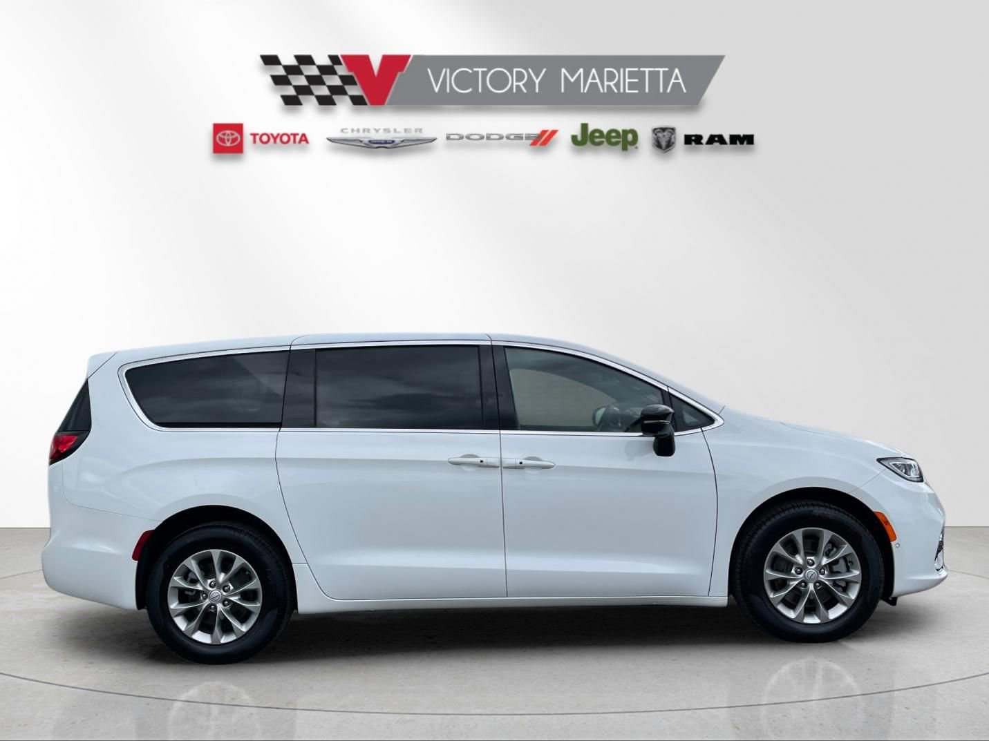 New 2026 Chrysler Pacifica Select AWD/4WD image 6