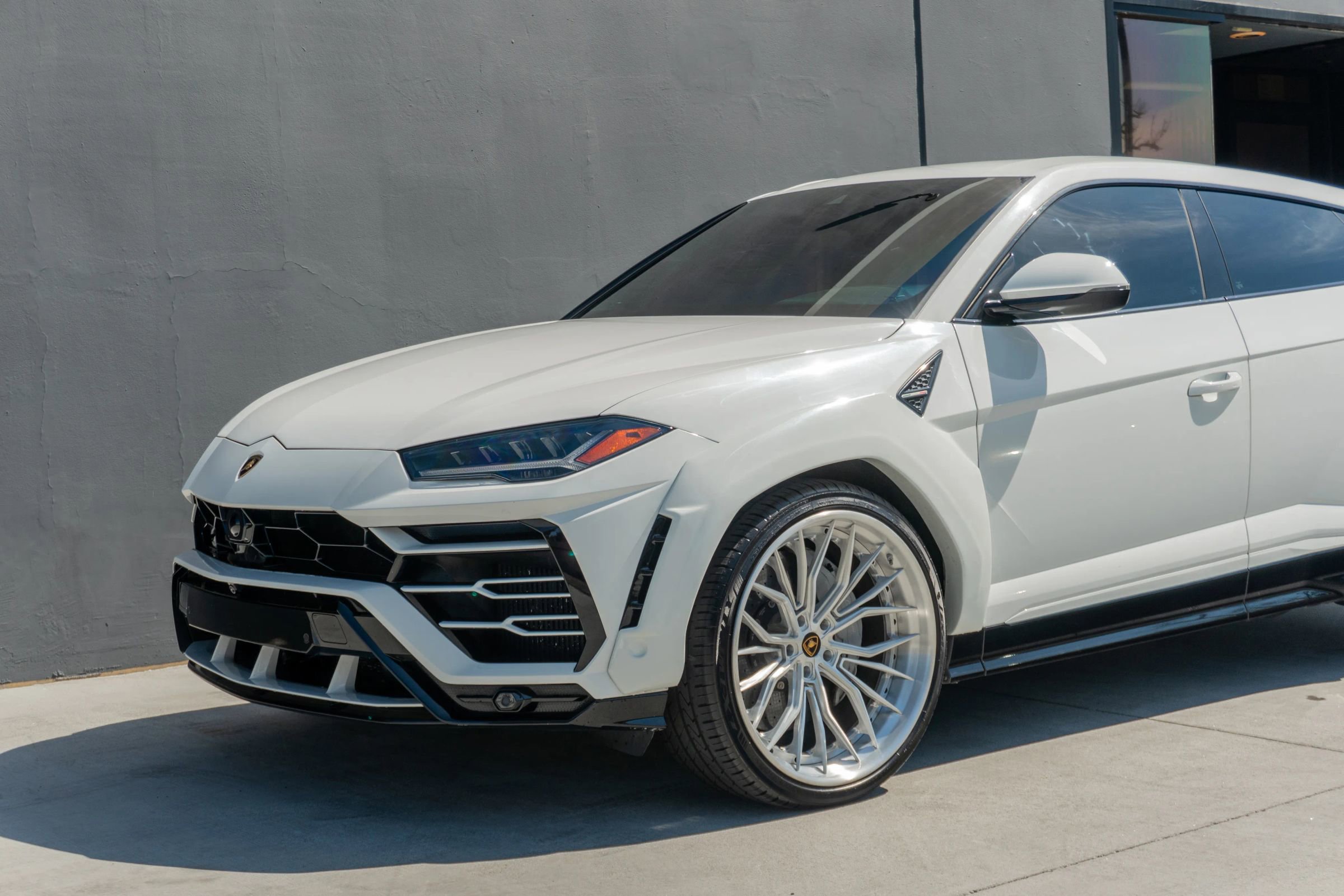 Used 2019 Lamborghini Urus AWD/4WD image 20