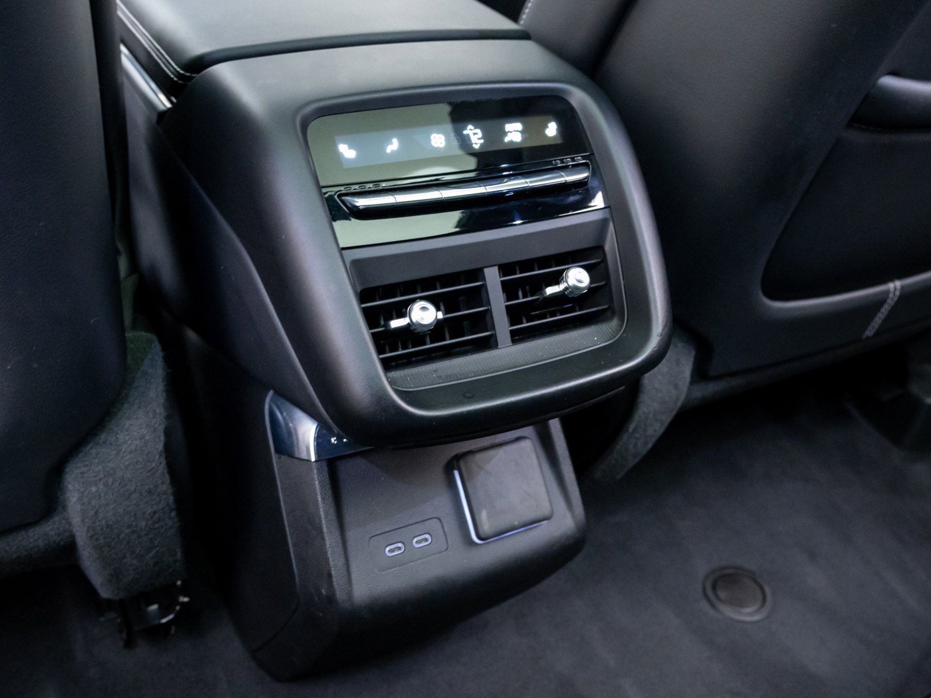 Certified 2025 Cadillac Lyriq Luxury w/ LPO, Floor Liner Package AWD/4WD image 20