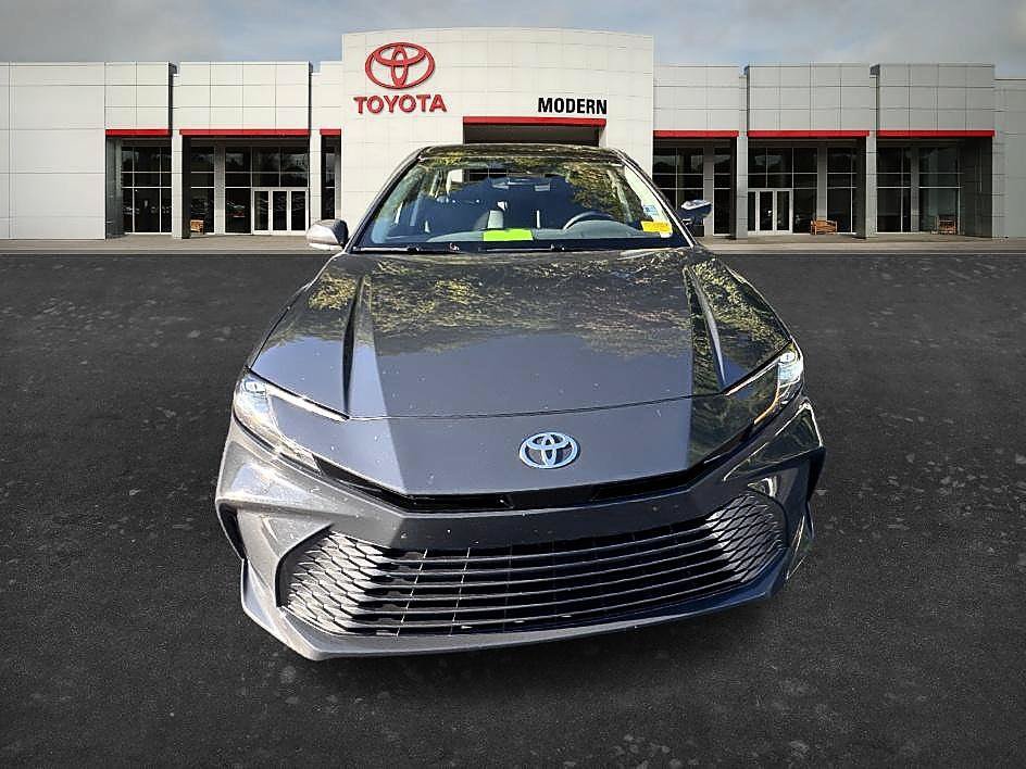 Used 2025 Toyota Camry XLE FWD image 13