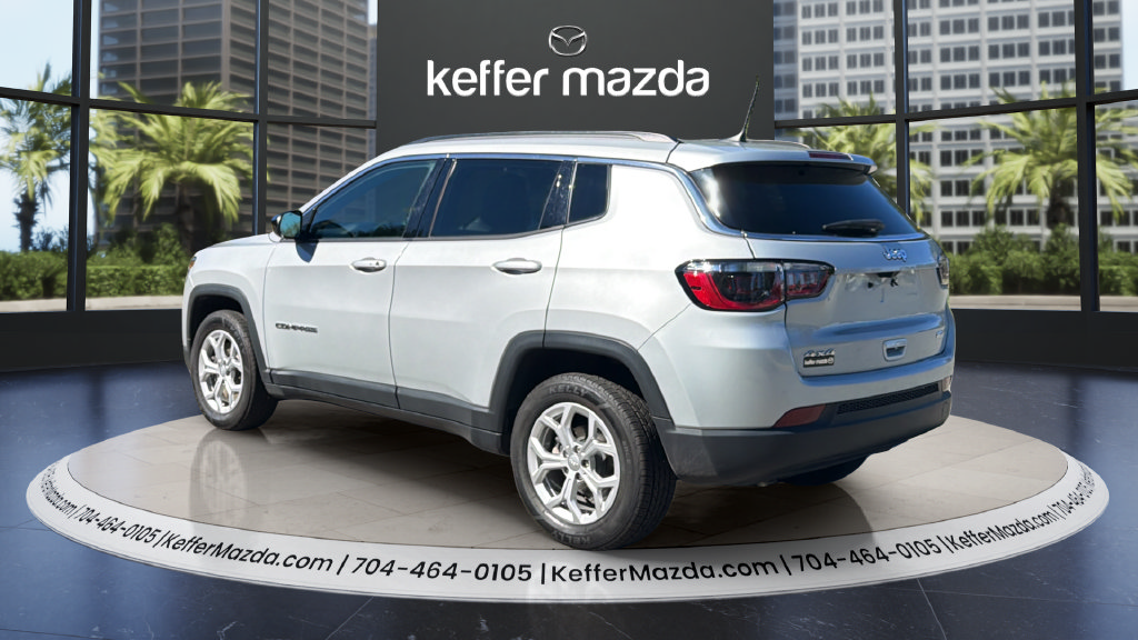 Used 2024 Jeep Compass Latitude AWD/4WD image 5