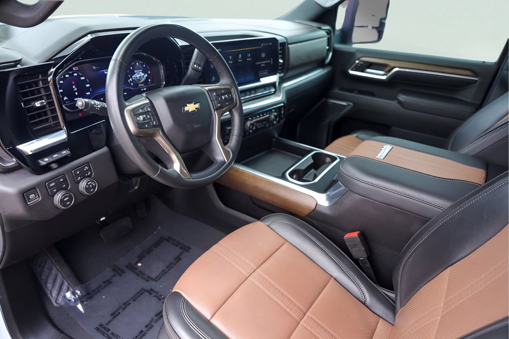 Used 2024 Chevrolet Silverado 2500 High Country w/ Technology Package AWD/4WD image 13