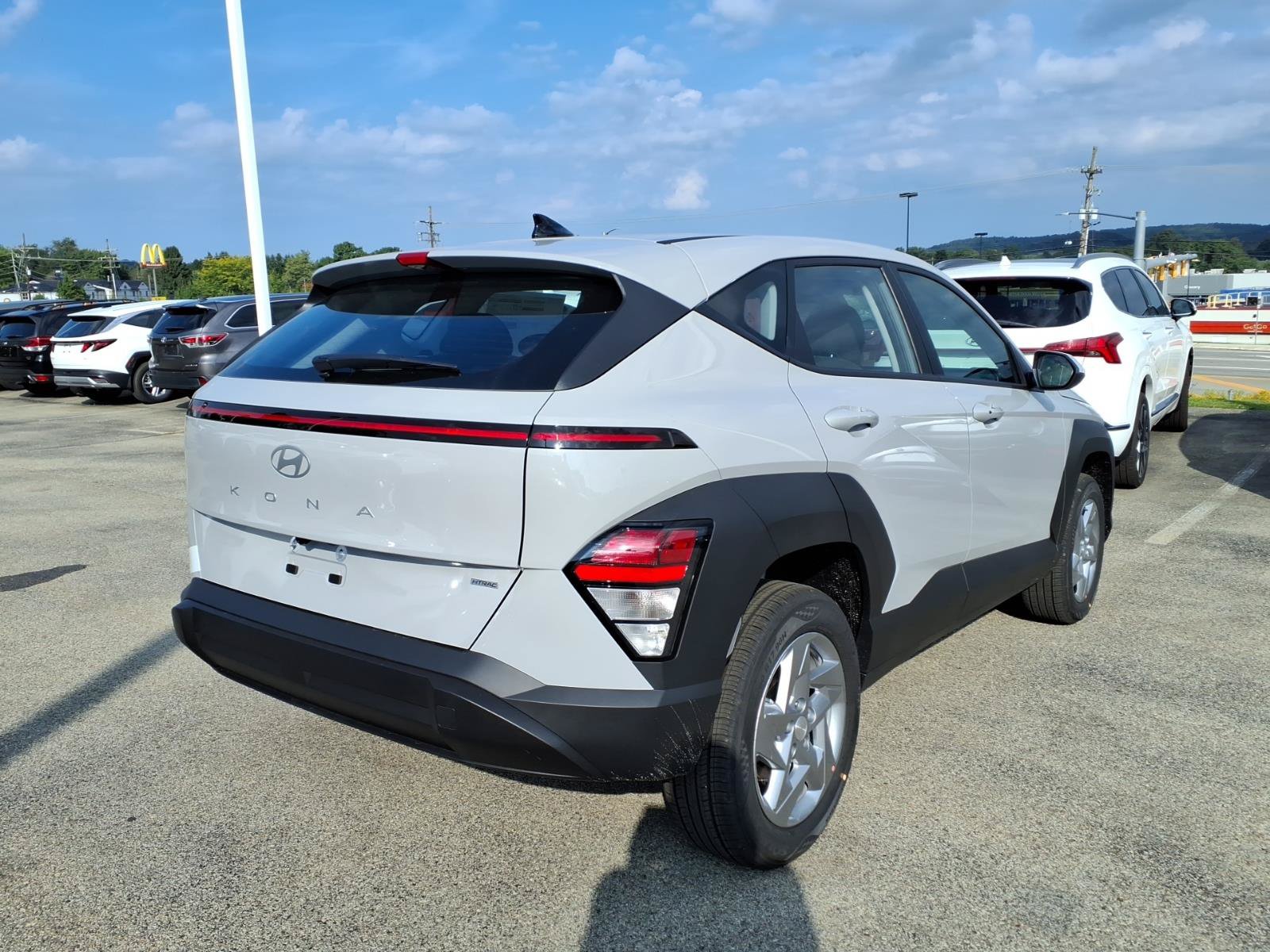 New 2027 Hyundai Kona SE AWD/4WD image 4
