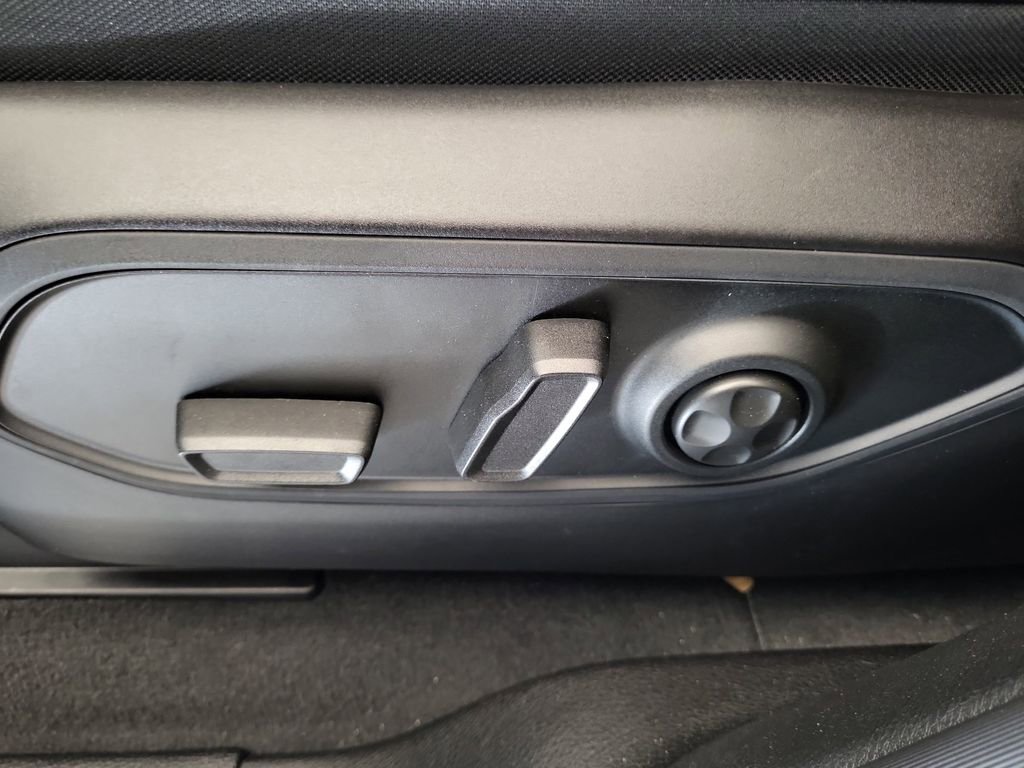 New 2025 Jeep Grand Cherokee Overland w/ Trailer Tow Package image 19