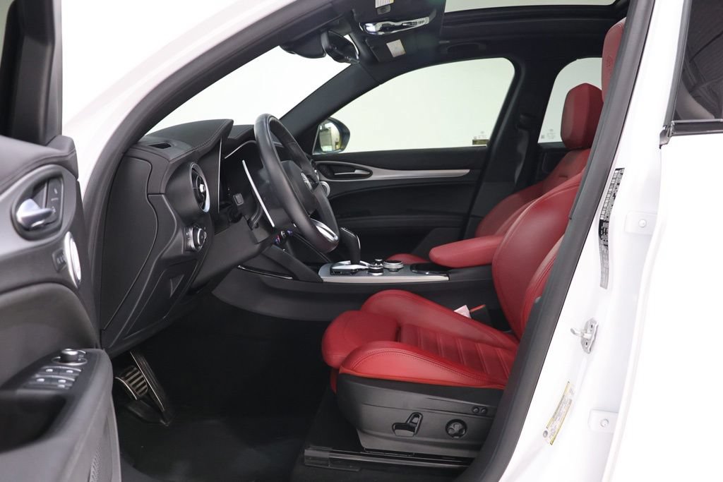 Used 2024 Alfa Romeo Stelvio Veloce AWD/4WD image 17