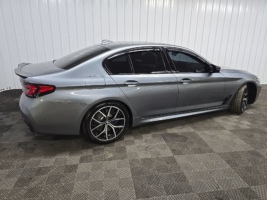 Used 2021 BMW M550i xDrive w/ Executive Package AWD/4WD image 3