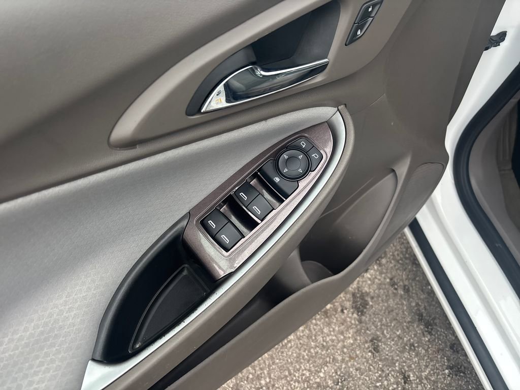 Used 2020 Chevrolet Malibu LS w/ Driver Confidence Package II image 16