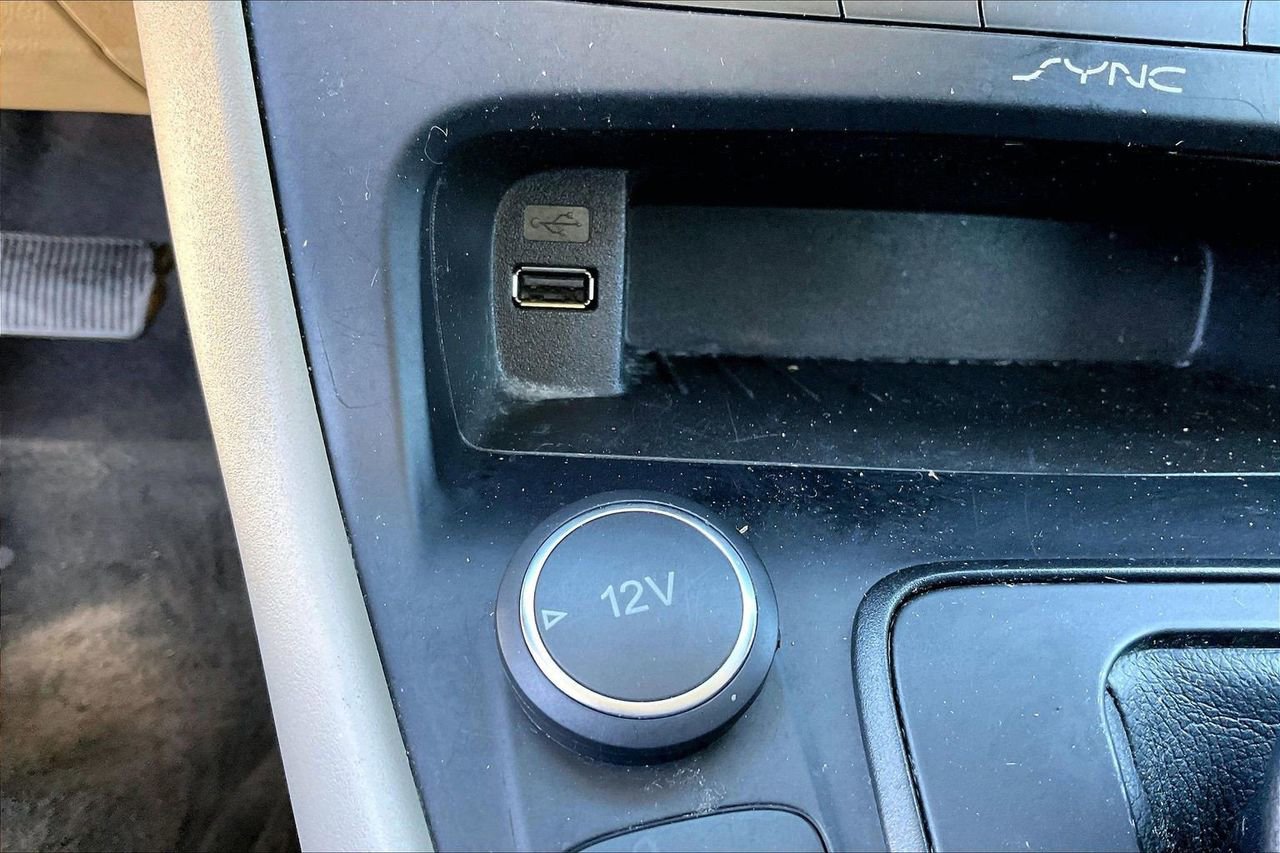 Used 2018 Ford Focus SE w/ SE Appearance Package image 16