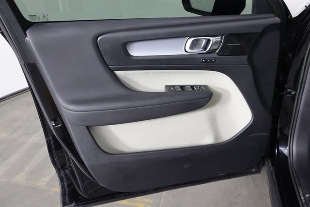 Used 2022 Volvo XC40 T5 Momentum AWD/4WD image 18