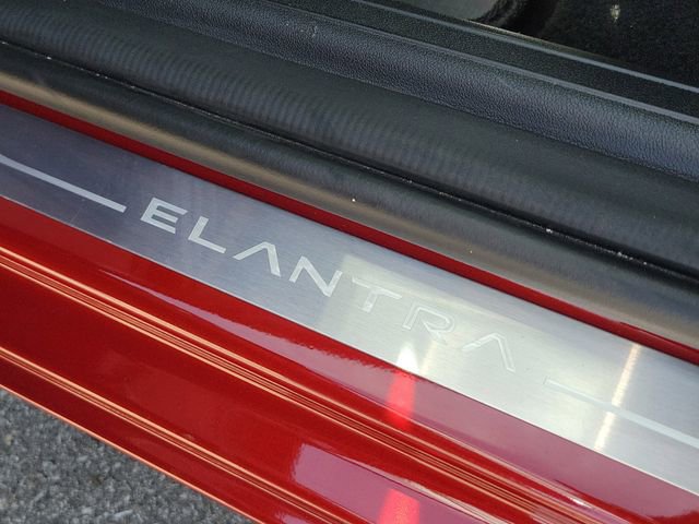 Used 2025 Hyundai Elantra Blue image 17