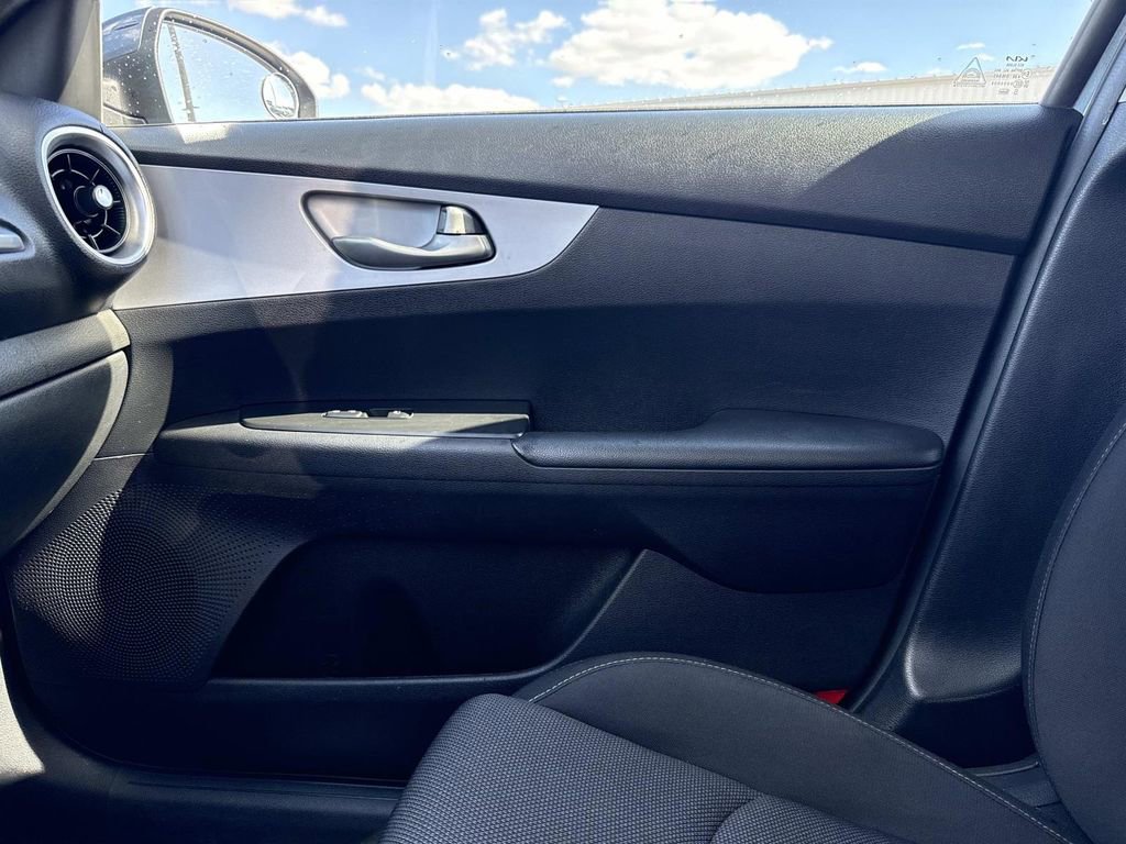 Used 2022 Kia Forte LXS image 17