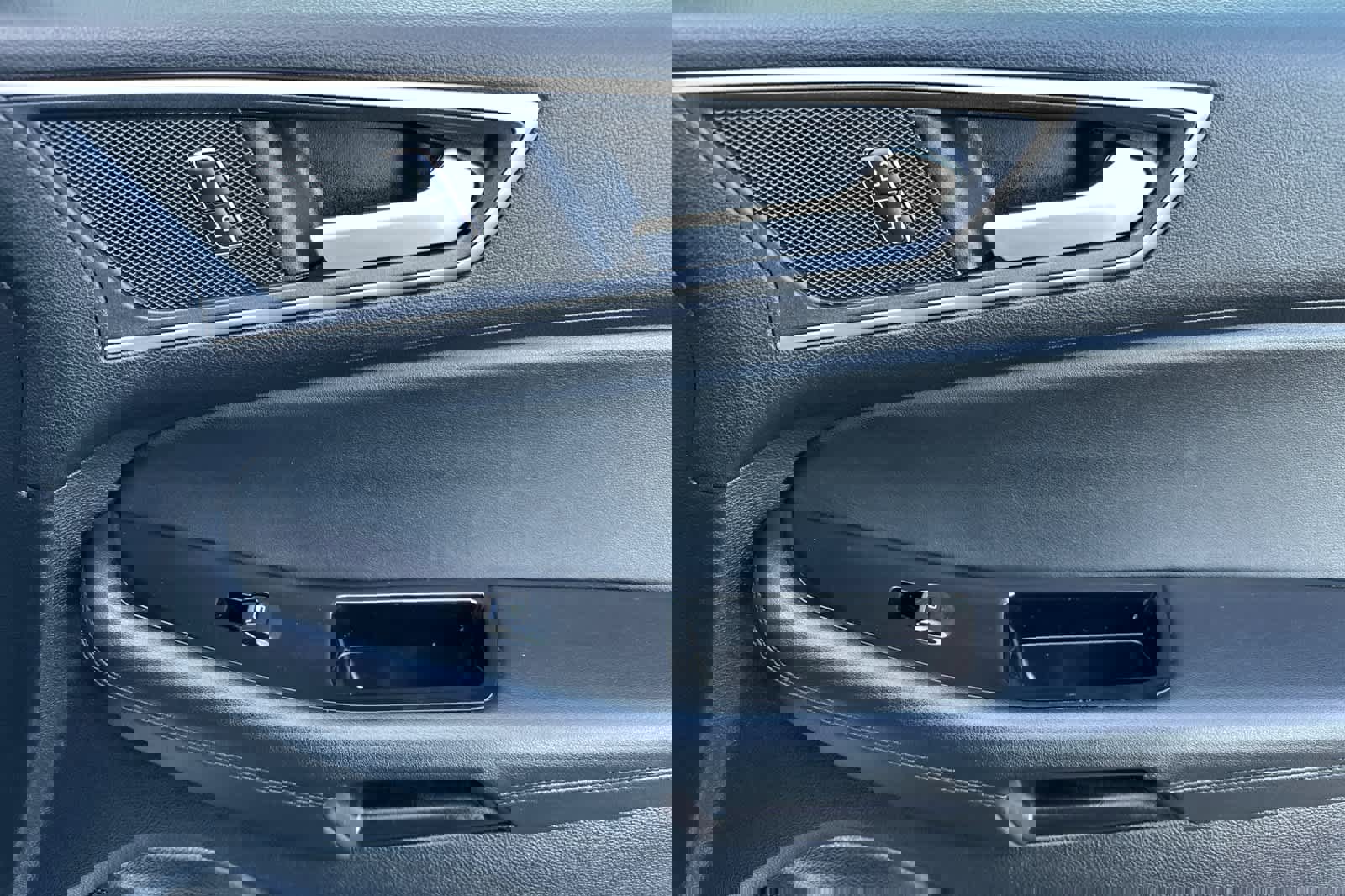 Used 2020 Ford Edge SEL image 19