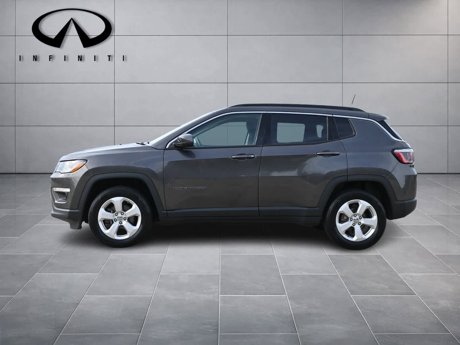 Used 2019 Jeep Compass Latitude w/ Popular Equipment Group AWD/4WD image 4