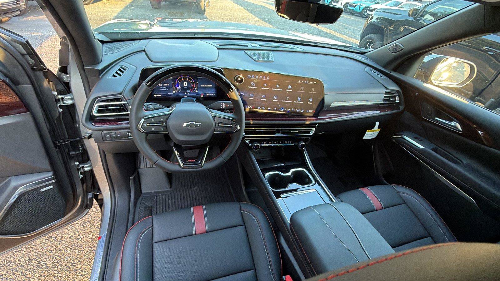 New 2027 Chevrolet Traverse RS w/ LPO, Floor Liner Package FWD image 20