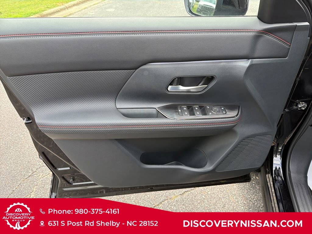 Certified 2025 Nissan Kicks SR FWD image 10