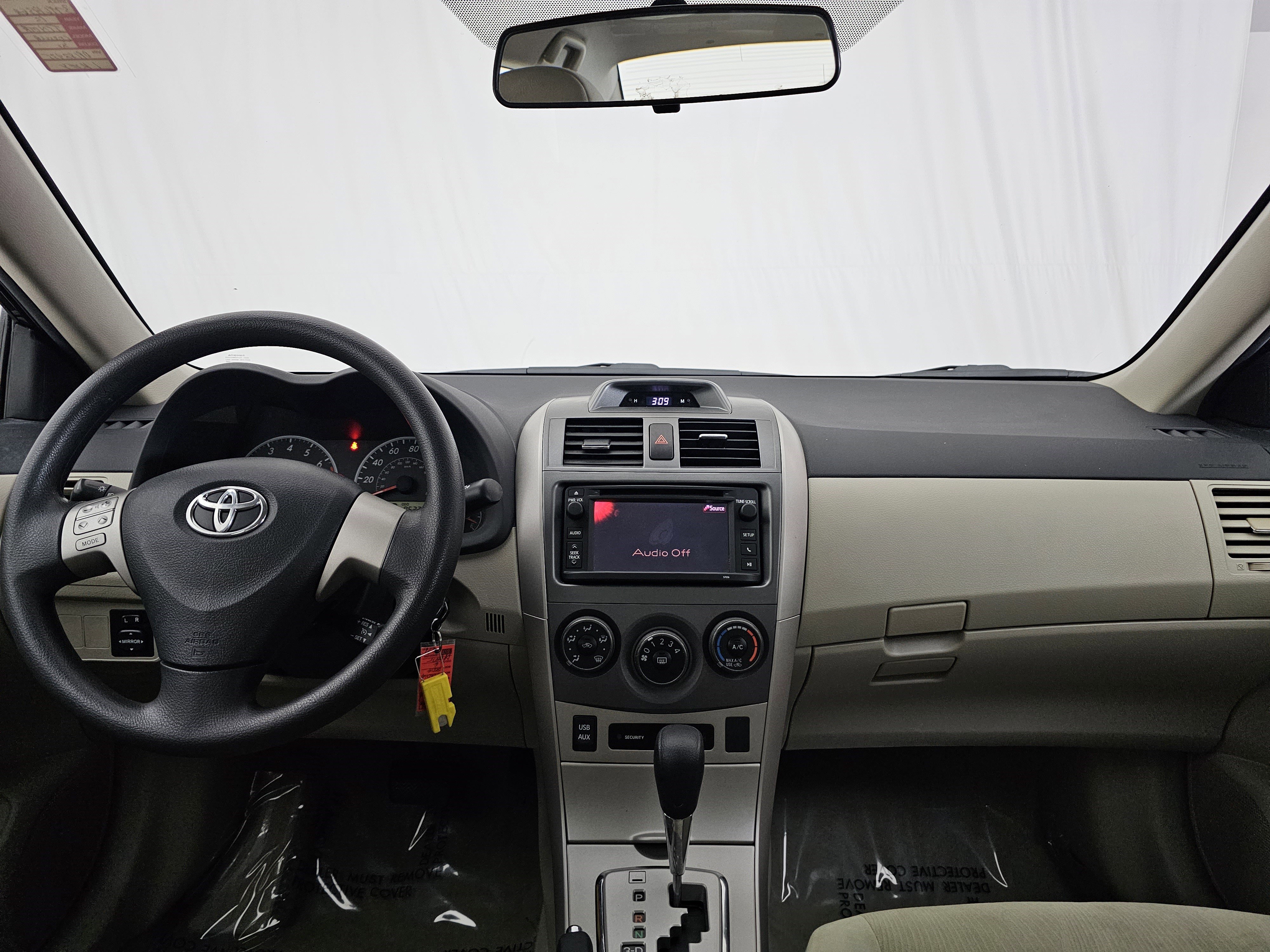 Used 2013 Toyota Corolla LE image 32