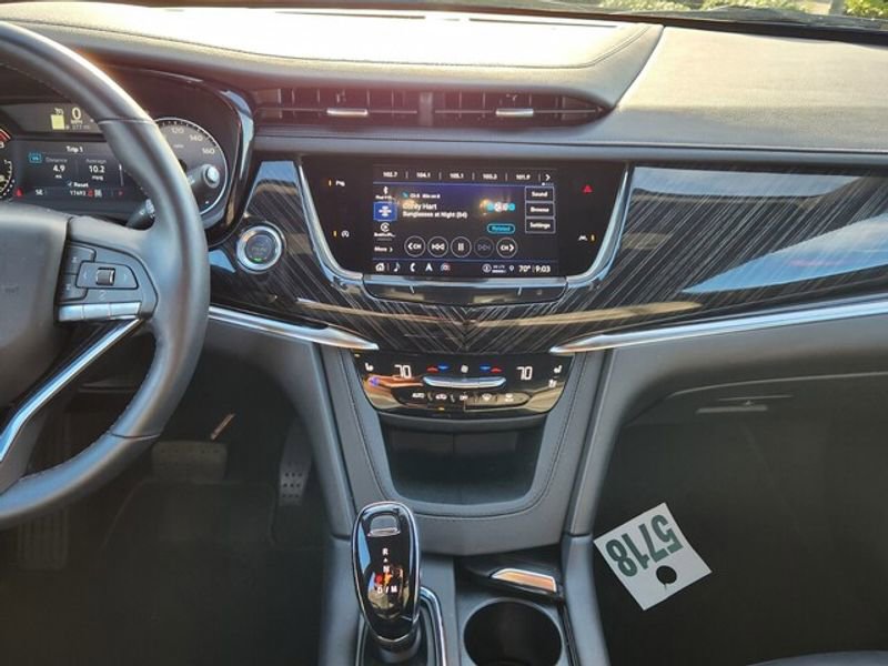 Used 2025 Cadillac XT6 Premium Luxury image 17