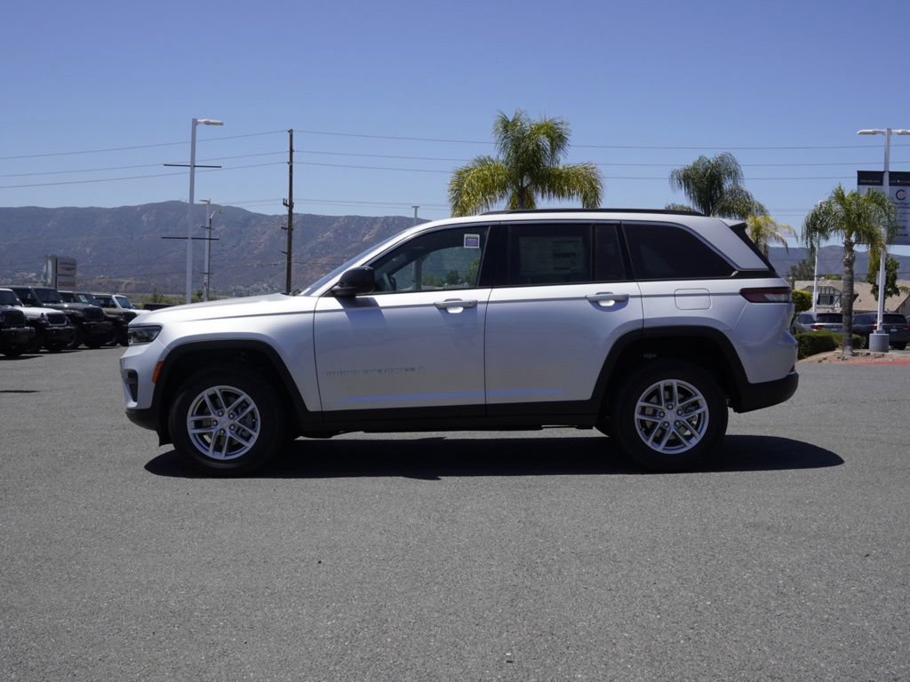 New 2026 Jeep Grand Cherokee Laredo RWD image 7