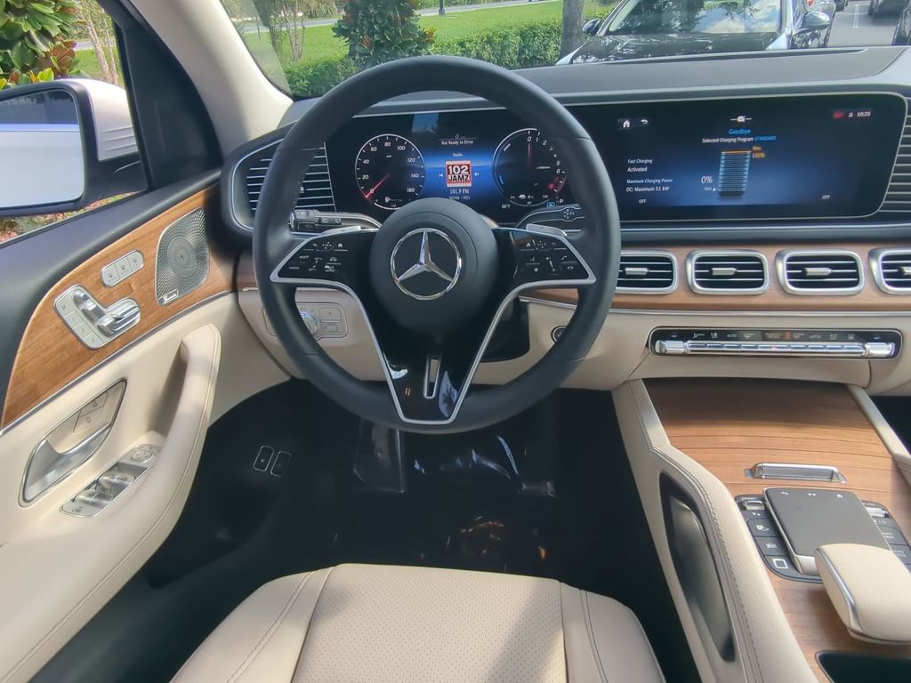 Used 2025 Mercedes-Benz GLE 450e 4MATIC image 3