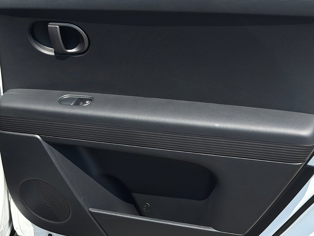 Certified 2025 Hyundai Ioniq 5 SE RWD image 27
