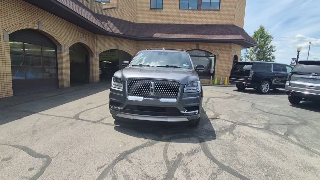 Used 2021 Lincoln Navigator Reserve AWD/4WD image 4