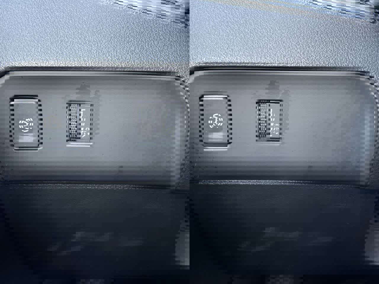 Used 2023 Buick Enclave Essence image 29