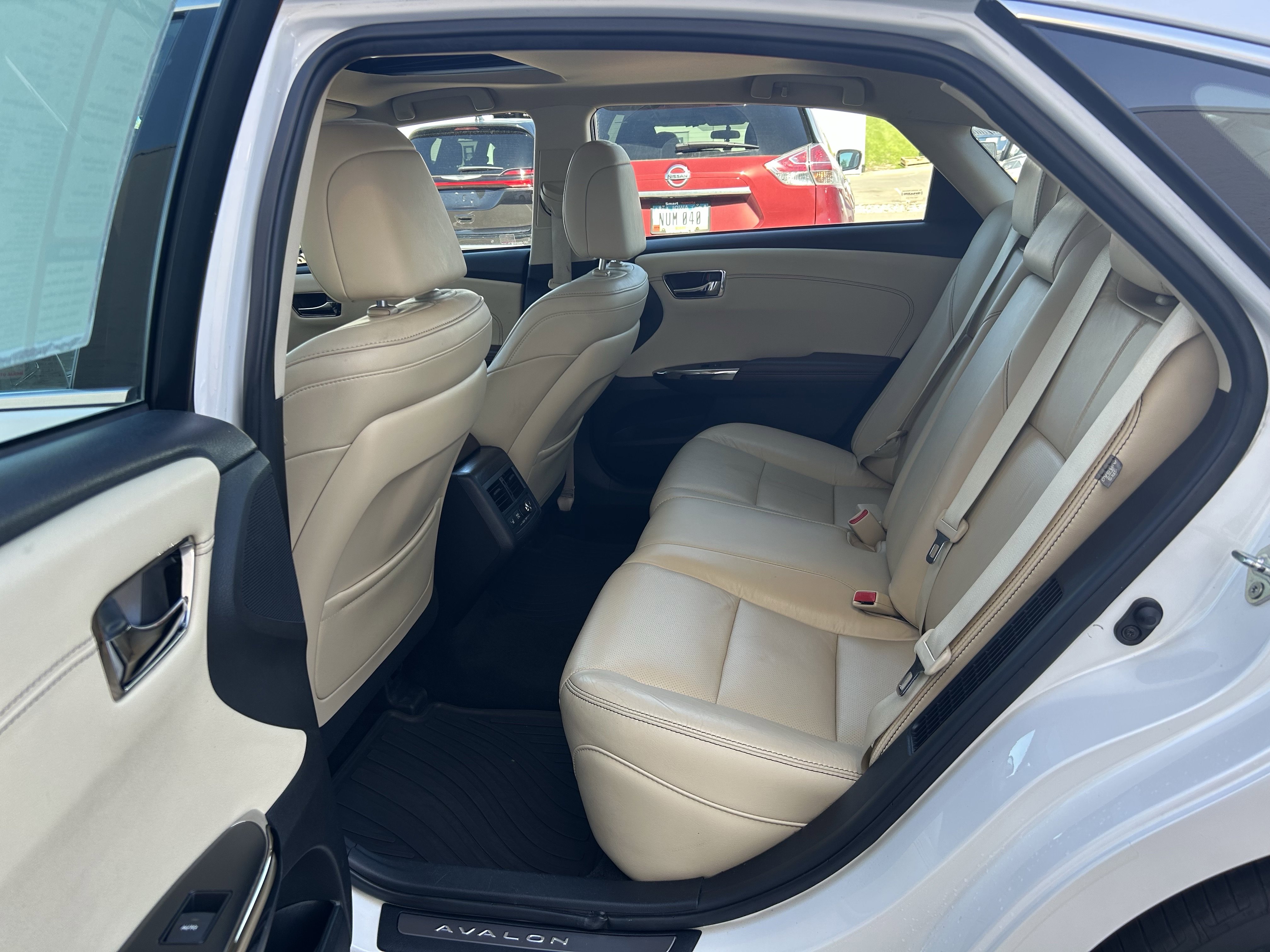 Used 2016 Toyota Avalon Limited w/ Toyota Safety Sense Package FWD image 17