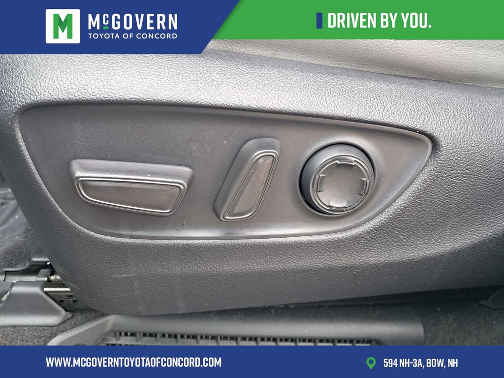 Used 2022 Toyota Sienna XLE w/ XLE Plus Package image 15