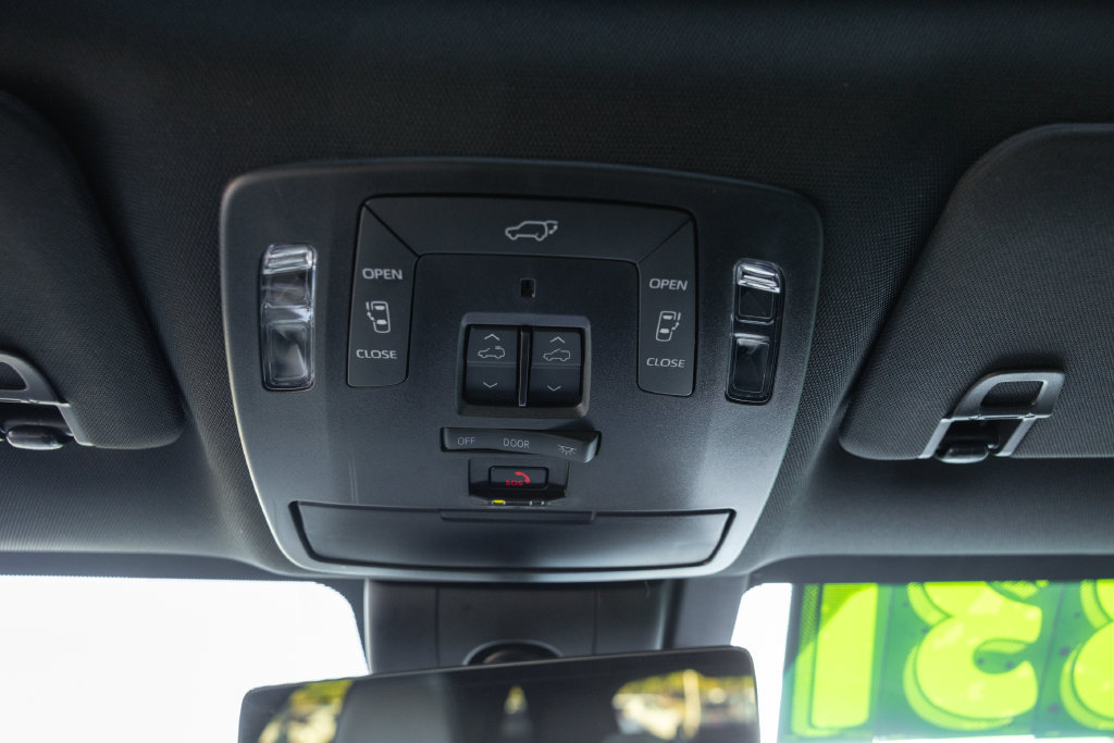 Certified 2025 Toyota Sienna Platinum AWD/4WD image 23