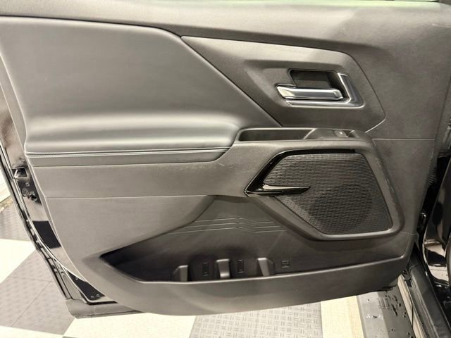 Used 2025 Chevrolet Silverado EV LT image 18