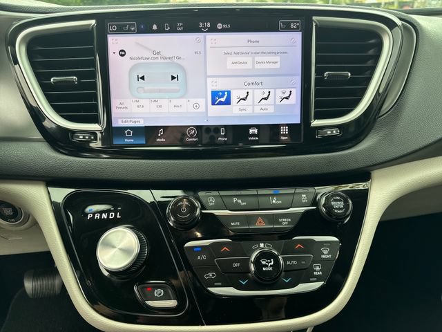 Used 2024 Chrysler Pacifica Touring-L FWD image 19