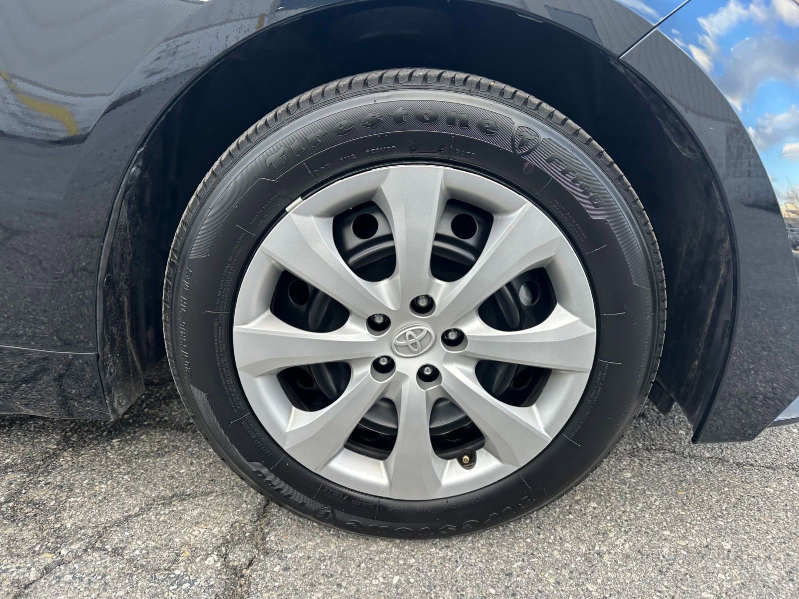 Used 2025 Toyota Corolla LE image 28