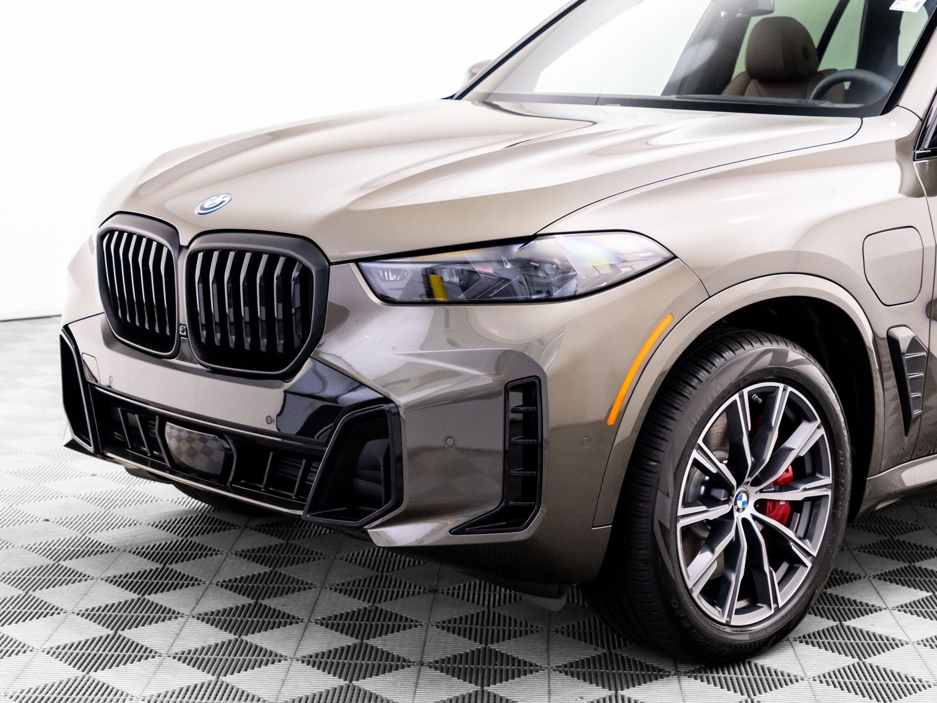 New 2026 BMW X5 xDrive50e w/ M Sport Package AWD/4WD image 36