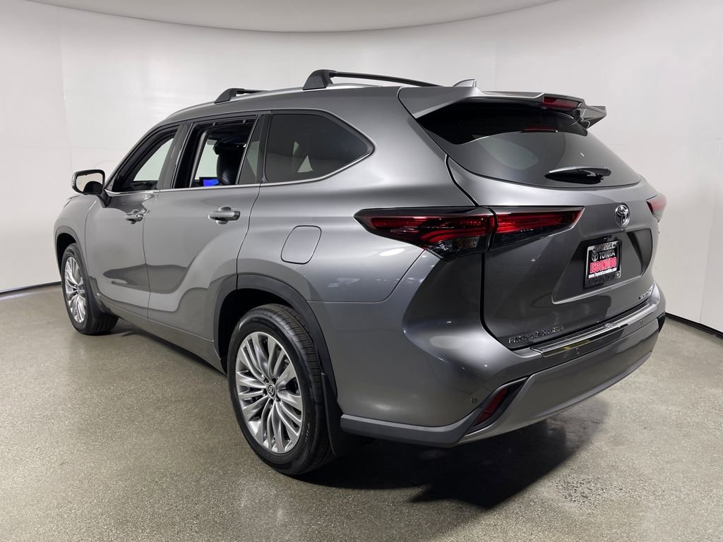 New 2026 Toyota Highlander Platinum image 5