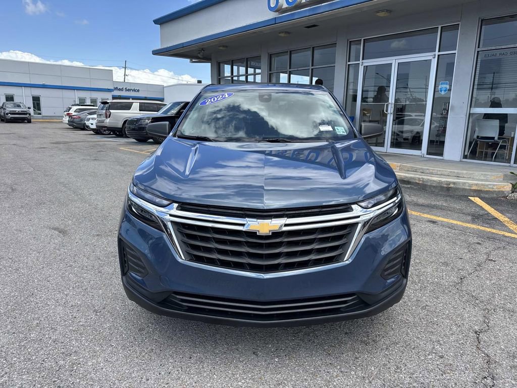 Used 2024 Chevrolet Equinox LS w/ LS Convenience Package FWD image 2