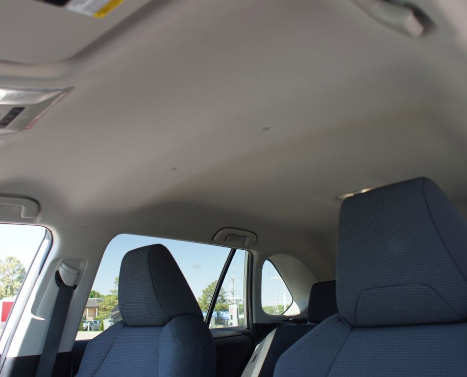 Used 2022 Toyota RAV4 LE FWD image 6