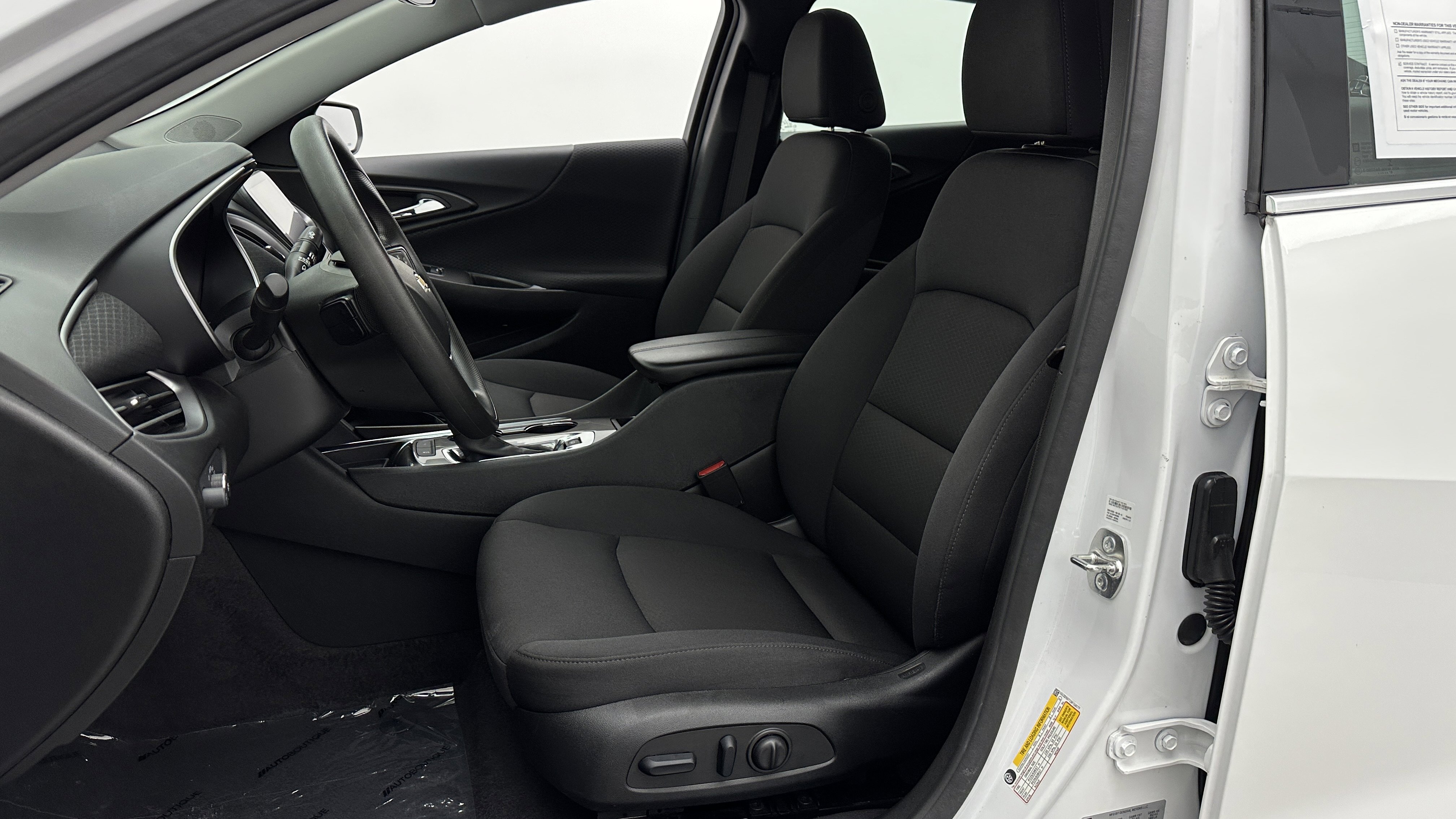 Used 2025 Chevrolet Malibu LT image 26