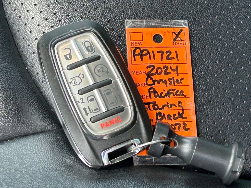 Used 2024 Chrysler Pacifica Touring-L FWD image 48