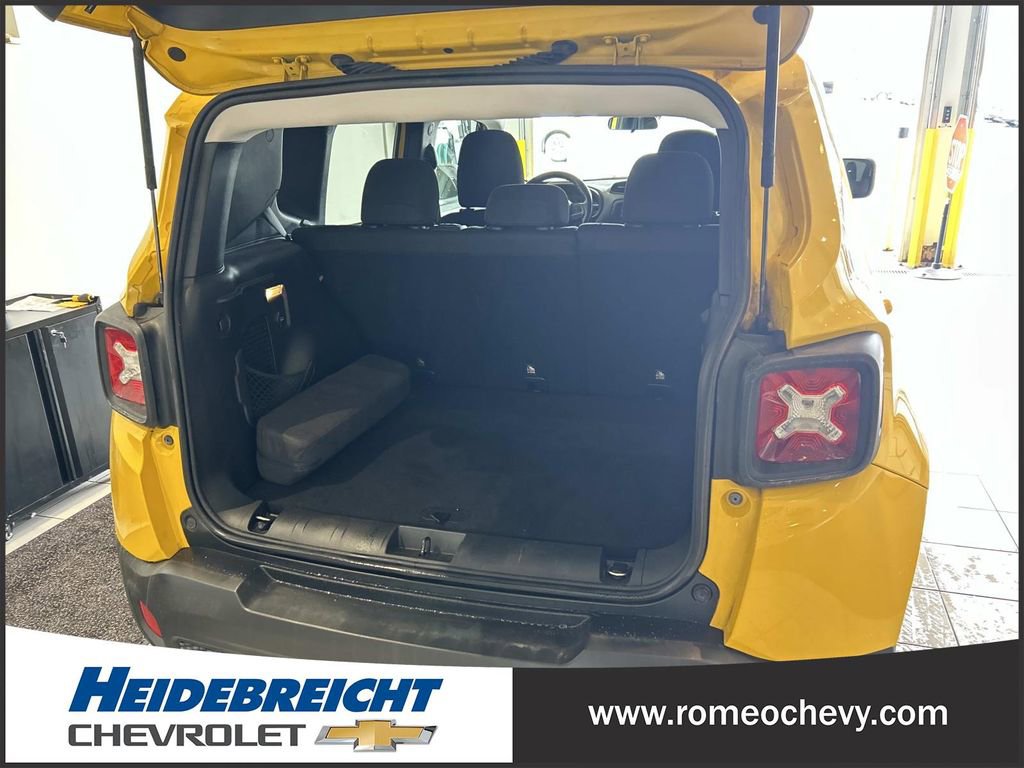 Used 2016 Jeep Renegade Latitude FWD image 15